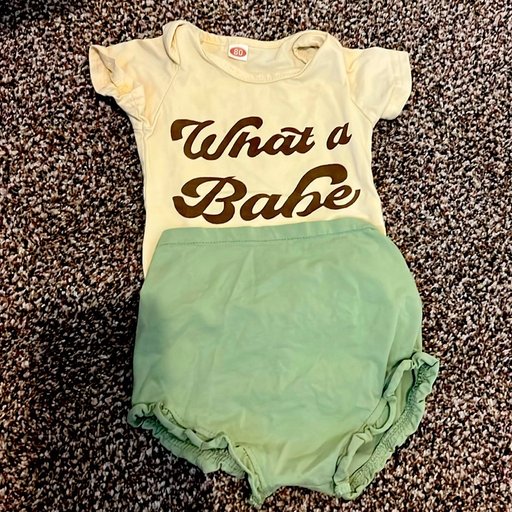 Boutique two piece set size 12/18 months